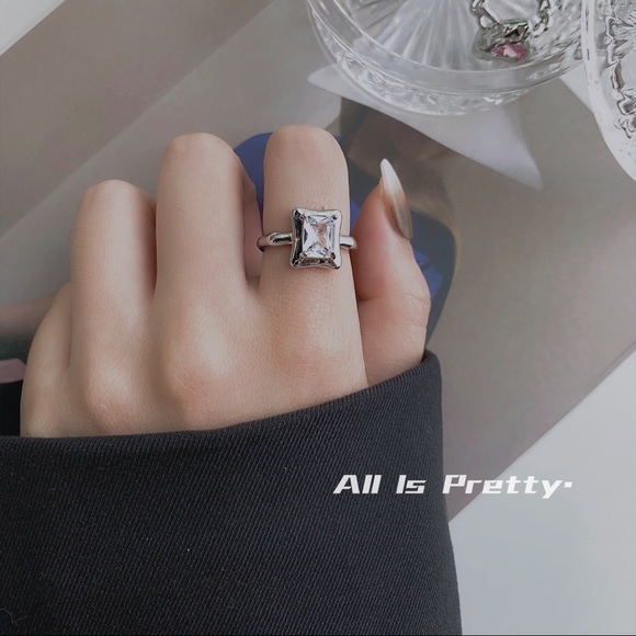 Meet your Posher, Serena - Picture 2 of 5